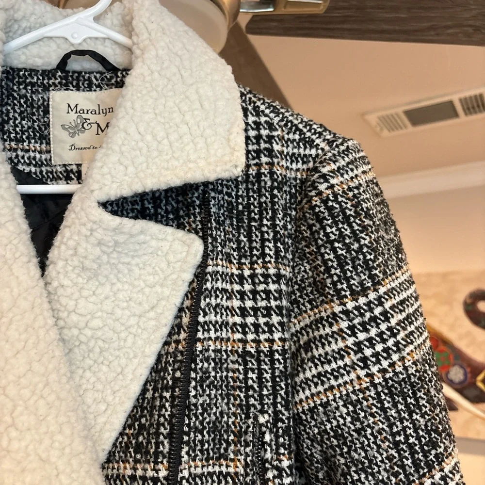 Maralyn & Me Black and White Checkered Coat with Shearling Collar - Picture 2 of 3